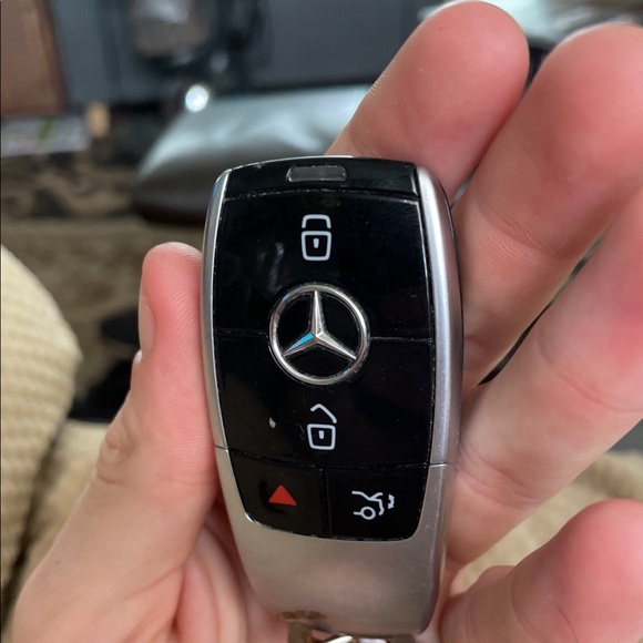 Mercedes Benz key fob - Picture 2 of 5